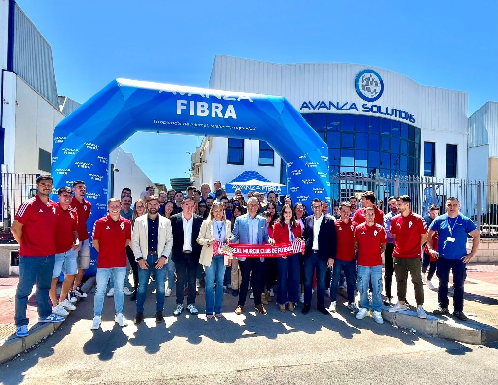 Avanza Fibra recibe a Felipe Moreno y jugadores del Real Murcia en sus instalaciones